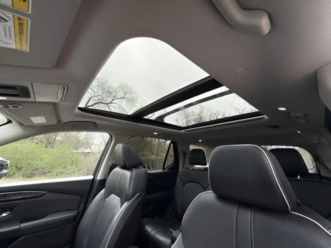 Honda Pilot Cabin With Panoramic Sunroof
