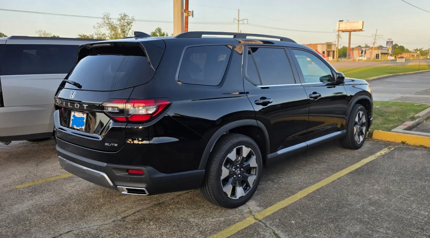 Honda Pilot Elite Shown in Crystal Black Pearl