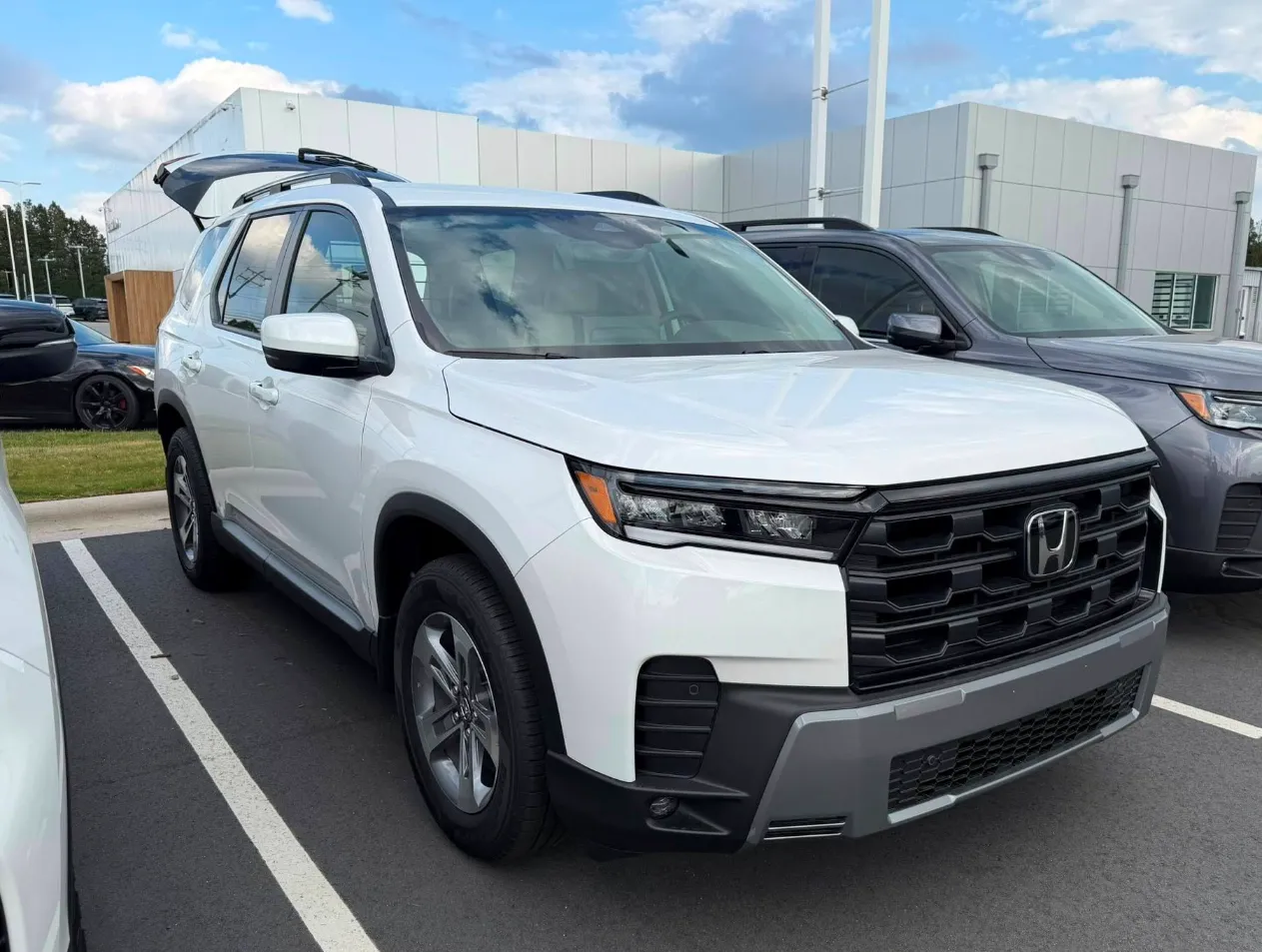 Honda Pilot Shown in Platinum White Pearl Color