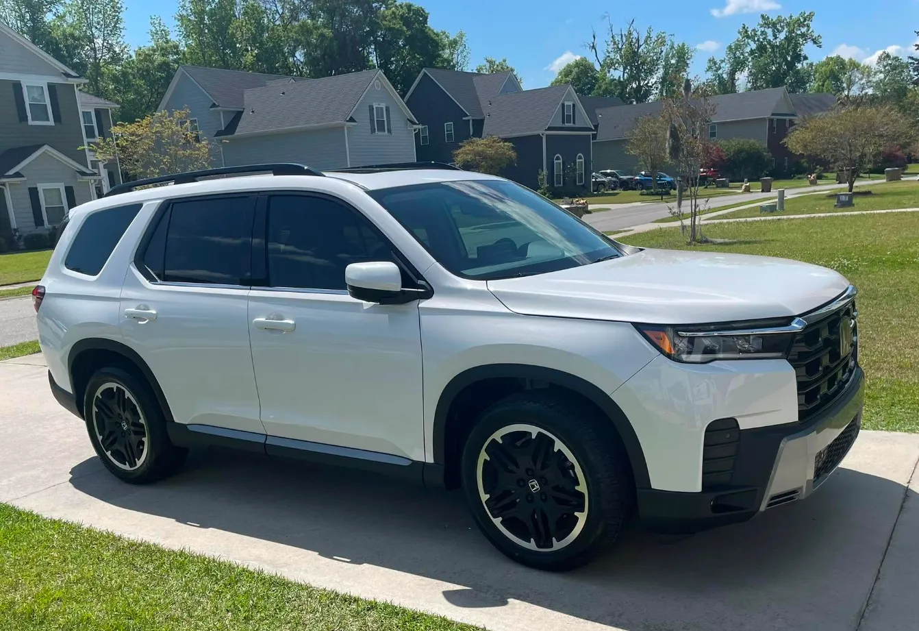 Luxury Honda Pilot With Platinum White Pearl
