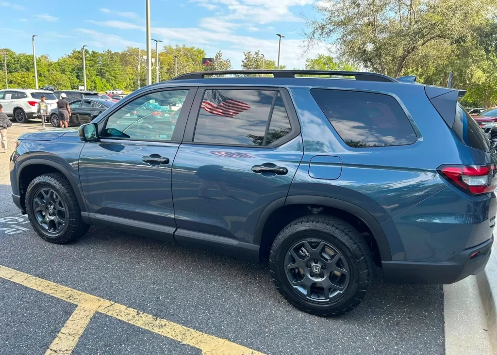 Rugged Look Honda Pilot with Smoke Blue Pearl