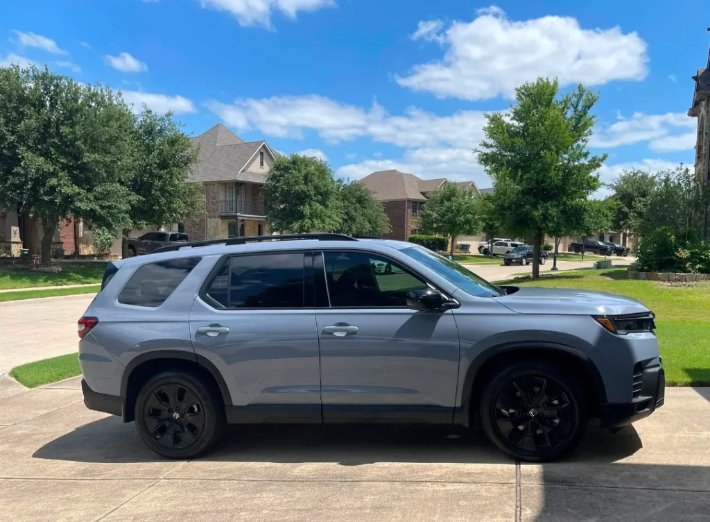 Sonic Gray Pearl Honda Pilot Combination with Black Wheel